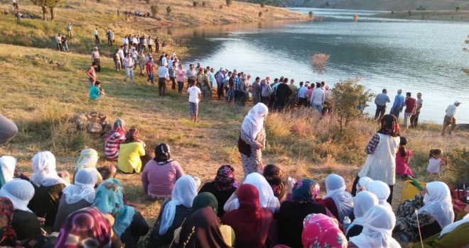 Fotoğraf Çekerken Baraj Gölüne Düşen Genç Kayboldu