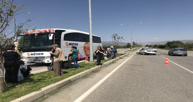 Erzincanda Trafik Kazası: 2 Yaralı