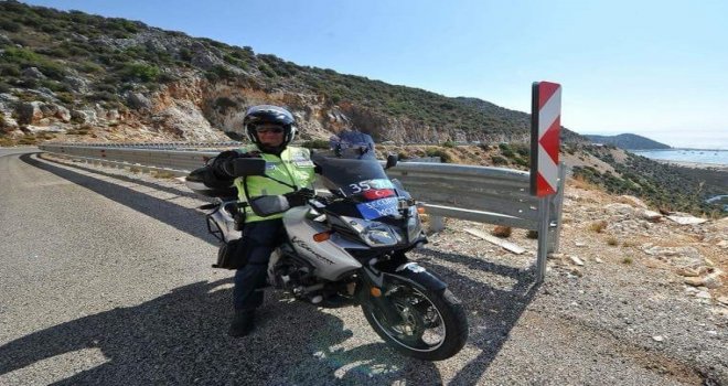 Yüksekten Düşerek Kalbine Demir Saplanan Trafik Polisi Hayatını Kaybetti