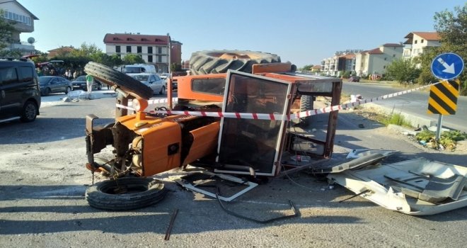 İşçi Servisi İle Traktörün Çarpıştığı Kaza Güvenlik Kamerasında