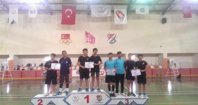 Malatyalı Badmintoncular Elazığda Dereceyle Döndü