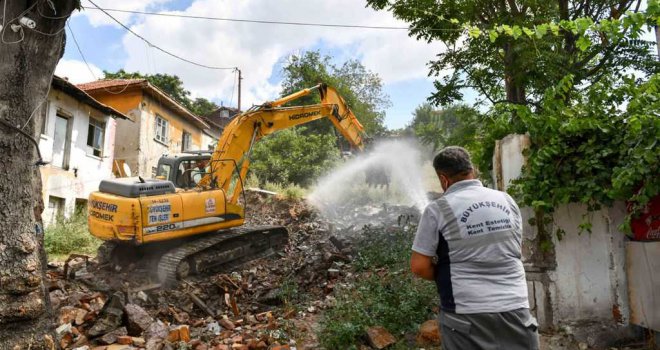 BÜYÜKŞEHİR BELEDİYESİ ATIKLA MÜCADELEDE KARARLI