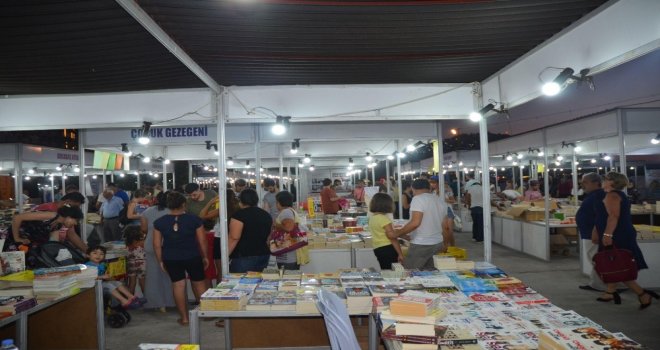 Kuşadası 5. Geleneksel Kitap Ve Edebiyat Günleri Başladı