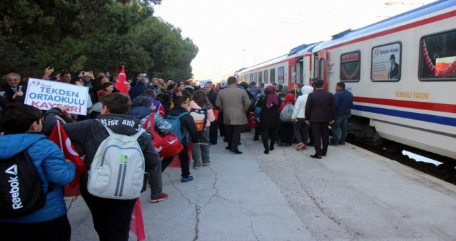 Tekden Cumhuriyet Treni Sivasa Doğru Yola Çıktı