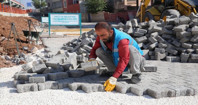 Haliliyede Parke Taşı Döşeme Çalışması Sürüyor