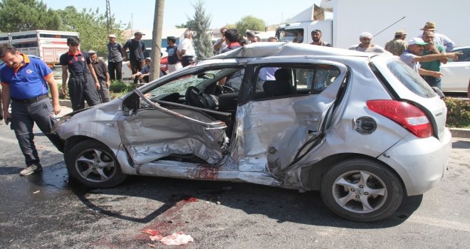 Elazığdaki Kazada Hurdaya Dönen Otomobilin Sürücüsü Yaşamını Yitirdi