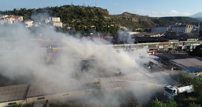 Mobilya Atölyesinde Çıkan Yangın Havadan Karadan Yapılan Müdahalelerle Söndürüldü