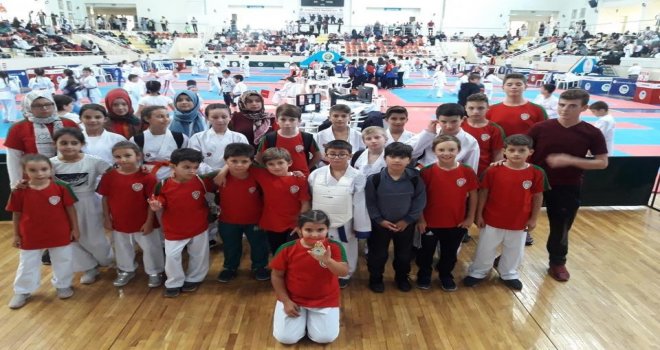 Karate Takımı Sakaryada Turnuvaya Katıldı