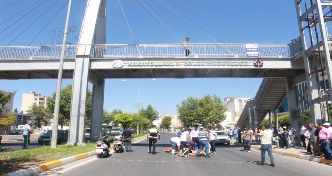 Üst Geçitten Atlayan Genci Sağlık Ekipleri Hasta Taşıma Brandasıyla Havada Tuttu