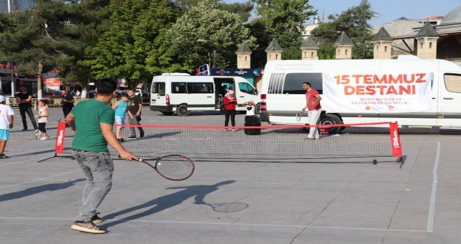 Karamanda 15 Temmuz Anısına Sokak Tenisi Şenliği Yapıldı