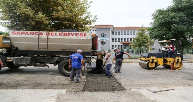 Sapancada Cadde Ve Sokaklarda Yama Çalışmaları Sürüyor