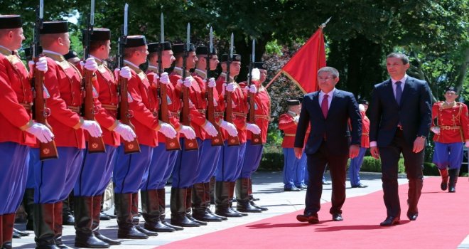 Nurettin Canikli Karadağda Mevkidaşıyla Görüştü