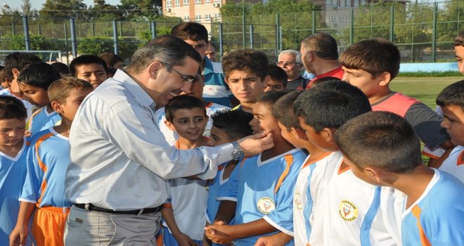 Yüreğir Belediyesi Mahalleler Arası Futbol Turnuvası Düzenliyor