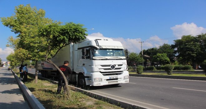 Tırın Altına Atlayan Vatandaş Hayatını Kaybetti