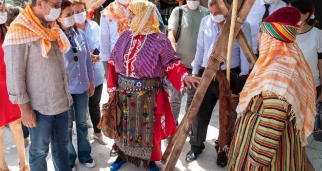 Seçer, Sarıkeçilileri Anlatan 'Turna Misali' Filminin Setini Ziyaret Etti