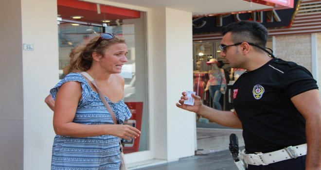 Kadın Turistlerin Banka Kartlarını Çaldılar