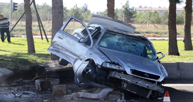 Hurdaya Dönen Araçtan Sağ Kurtuldular