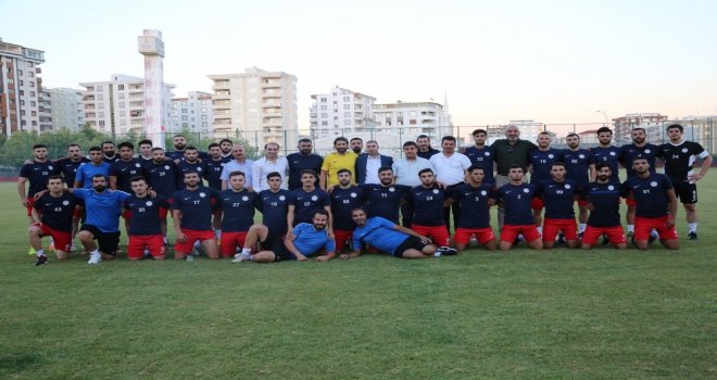 Karaköprü Belediyespor Sahaya İndi