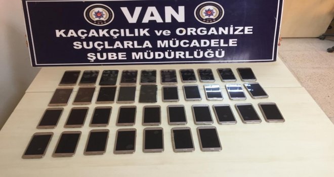 Vanda 37 Adet Kaçak Cep Telefonu Ele Geçirildi