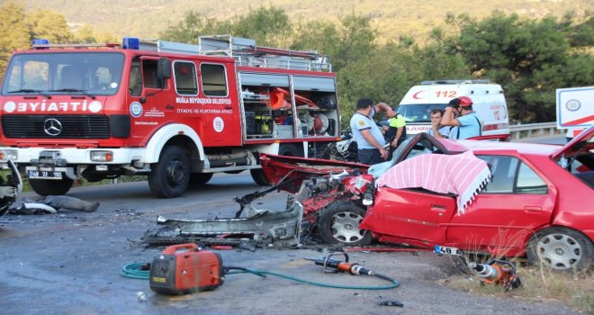 Bodrumda İki Araç Kafa Kafaya Çarpıştı: 1 Ölü, 3 Yaralı