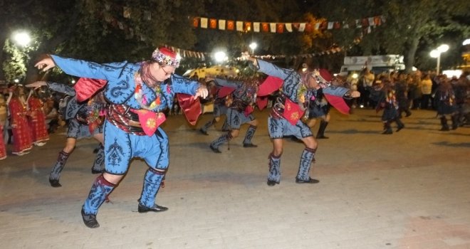 Festival Burhaniyeye Hareket Getirdi, Esnaflar Memnun