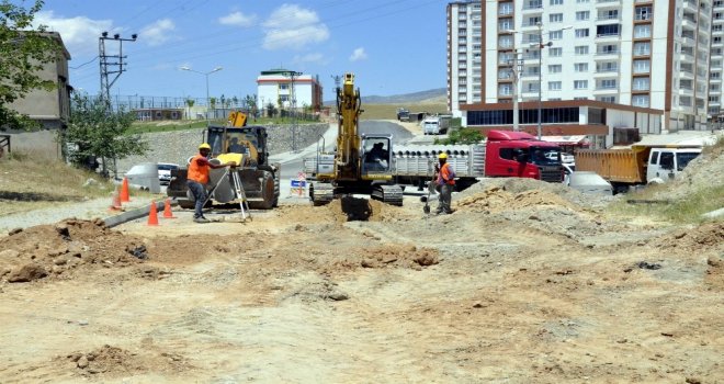 Diski Silvanda Kısmi Kanalizasyon Şebekesi Döşüyor