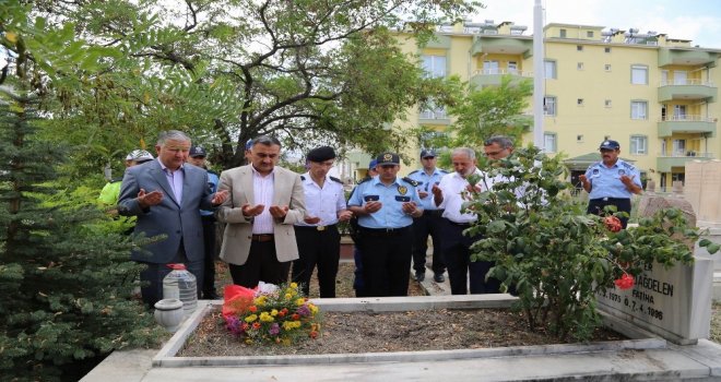 15 Temmuzda İlçe Protokolünden Şehitlere Ziyaret