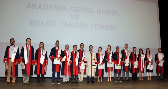 Gaünde 113 Akademisyene Belgeleri Törenle Verildi