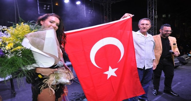 Otilia, Festivale Geldiği Buldanı Salladı