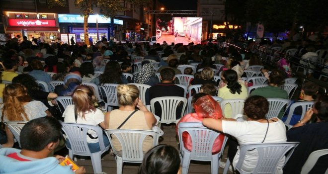 Hamamyolunda Sokak Sineması Gösterimleri Başladı