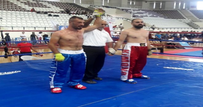 Kick Boks Sporcuları Madalya İle Döndü