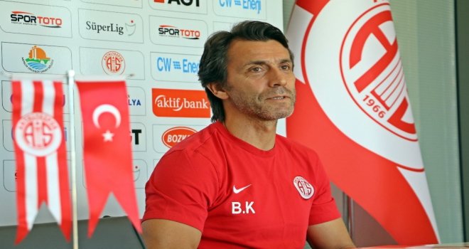 Bülent Korkmaz: “Ligin En Çok Gol Yiyen Takımı Olmaktan Dolayı Rahatsızım”