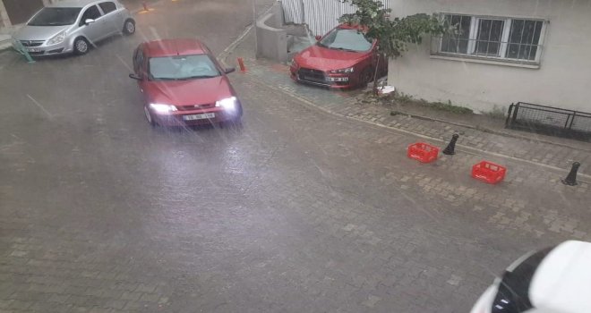 Tekirdağda Şiddetli Sağanak Yağış Hayatı Durma Noktasına Getirdi