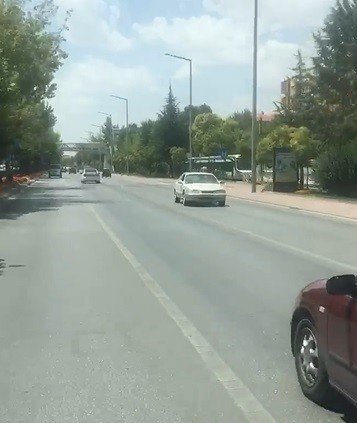 Trafikte Geri Geri Giden Araç Sürücü Cezadan Kaçamadı