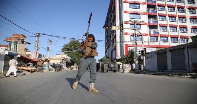 Afganistanda Hükümet Binasına Saldırı: 6 Ölü, 14 Yaralı