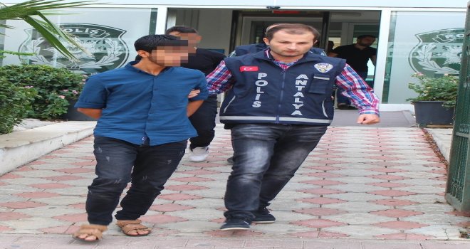 Polis Ve Savcı Yalanıyla Yaşlı Kadını 100 Bin Tl Dolandırdılar