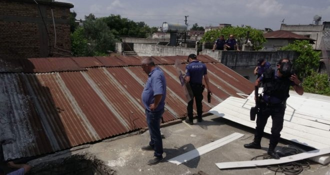 Bunalıma Giren Şahıs Dehşet Saçtı, Polise Satırla Direndi