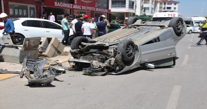 Elazığda Otomobil Takla Attı: 5 Yaralı