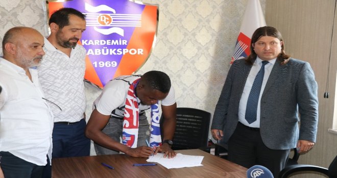 Karabükspor, Justin Junior Mengoloyu Transfer Etti