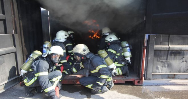 Kocaeli İtfaiyesi Üniversitede Eğitim Veriyor