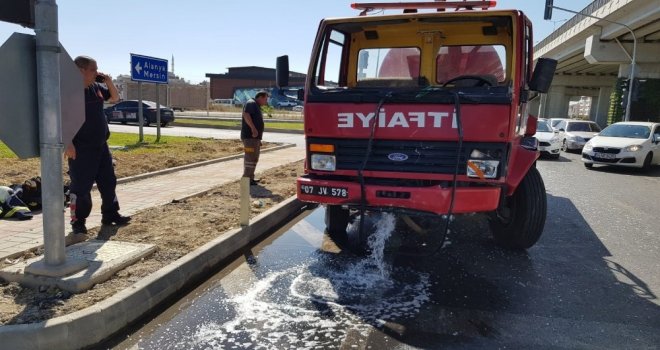 Manavgatta İtfaiye İle Hafif Ticari Araç Çarpıştı: 3 Yaralı