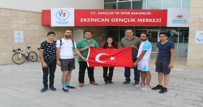 Şanlı Türk Bayrağı Bisikletli Kadınlar Tarafından Erzincana Getirildi