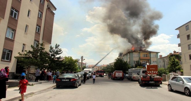 3 Katlı Binada Çıkan Yangın Söndürüldü