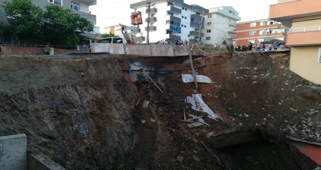 Kocaelide İstinat Duvarı Yıkıldı, Vatandaşlar Korkudan Evlerinden Çıkamadı