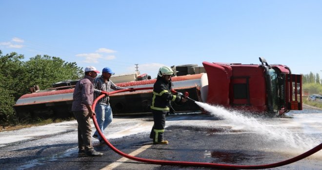 Direksiyon Başında Arının Soktuğu Şoför Kaza Yaptı