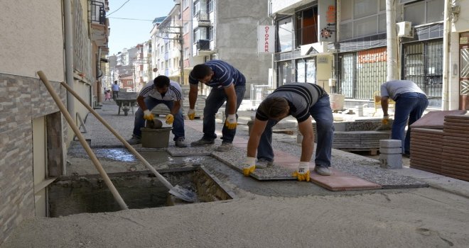 Tepebaşı Belediyesi Fen İşleri Müdürlüğü Ekiplerinin Yol Ve Kaldırım Çalışmaları