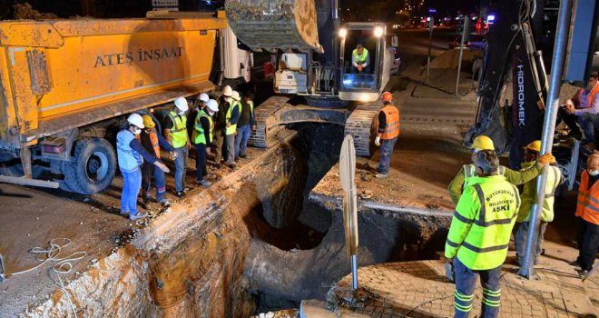 BAĞDAT CADDESİ'NDE SU BASKINI ÇİLESİNE SON