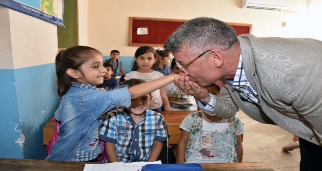 Ak Partiden Kırtasiye Yardımı