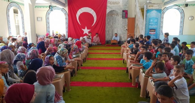 Hassada Kuran Kursu Öğrencilerine Hediye Dağıtıldı