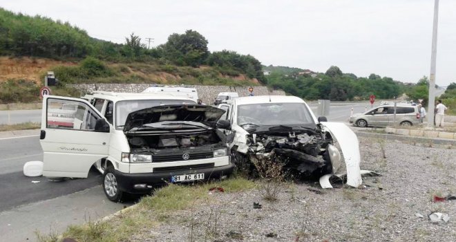 Sakaryada Trafik Kazası: 6 Yaralı